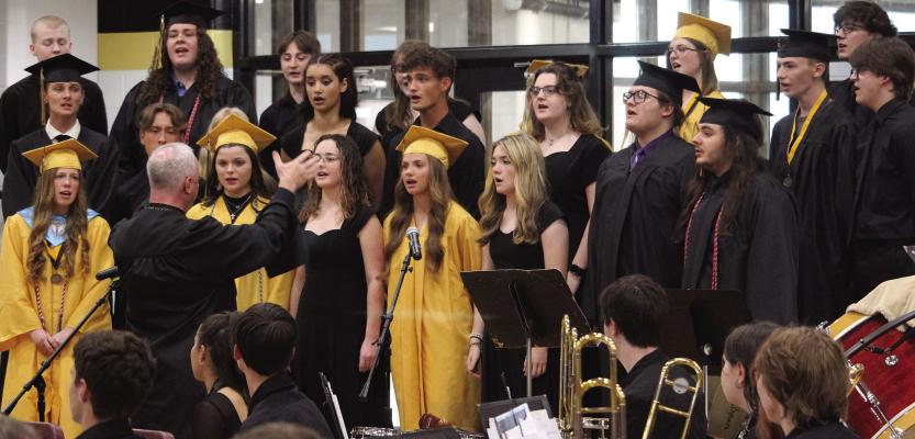 The Excelsior Springs High School Springs Singers performed ‘You Raise Me Up’ arranged by Emerson and directed by Tim Harlan. MIRANDA JAMISON | Staff