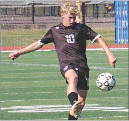 KOLIN KINCAID gains control of the ball for Excelsior Springs Sept. 1 in the Winnetonka Tournament. DUSTIN DANNER | Staff