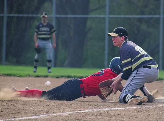 CLASS 4 ALL-STATE selection Lucas Dillman takes a knee as gets ready to dig out a low pickoff throw to first base this spring during Excelsior Springs’ nonconference meeting with Van Horn, an Independence-based school. DUSTIN DANNER | Staff