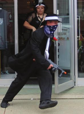 ROBBERS Alinah Dodd, 15; and Robert Bowman, 18, skedaddle. J.C. VENTIMIGLIA | Staff