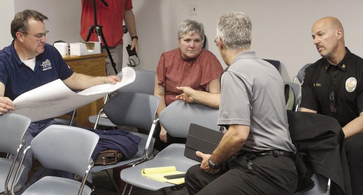 RESIDENTS DISCUSS agenda items during a recent Excelsior Springs City Council meeting. MIRANDA JAMISON | Staff