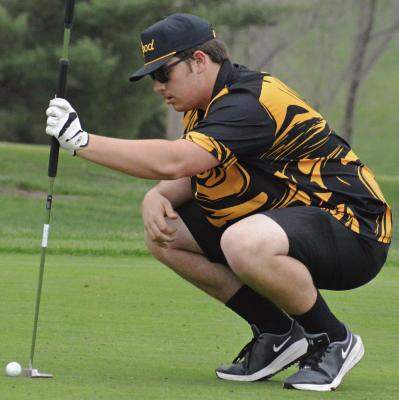 SENIOR TRENT WINDSOR lines up a putt during Orrick’s dual with Faith Christian Academy in boys golf. SHAWN RONEY | Staff