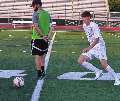 JUNIOR DEFENDER Ethan Edwards pursues the ball during last week’s scrimmage. DUSTIN DANNER | Staff