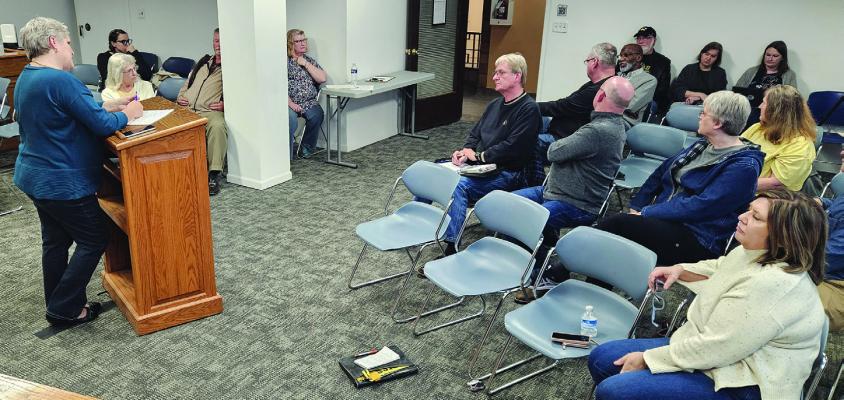 THE EXCELSIOR SPRINGS community gatheres to discuss concerns and ideas for the future of Wyman School. MIRANDA JAMISON | Staff