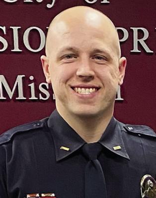EXCELSIOR SPRINGS Police Department Lieutenant Ryan Dowdy shares safety tips to spread awareness about human trafficking. MIRANDA JAMISON | Staff