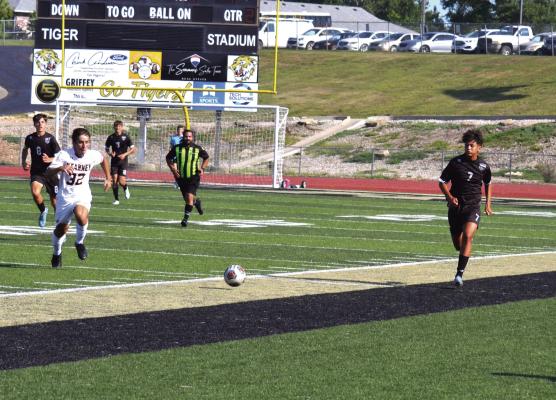 DUSTIN DANNER | Staff EXCELSIOR SPRINGS JUNIOR Jake Zapata races to gain possession of the ball during the Tigers’ 2-1 win over Kearney on Sept. 8 at Tiger Stadium in tournament play.