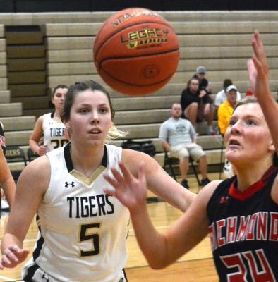 DUSTIN DANNER | Staff EXCELSIOR SPRINGS sophomore Baylee O’Dell competes for a loose ball with Richmond senior Emmalea Kilpatrick during the Tigers’ Dec. 1 home loss.