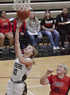 SENIOR ABBY RASH goes up for a layup during Excelsior Springs’ Dec. 18 home loss to Fort Osage. DUSTIN DANNER | Staff