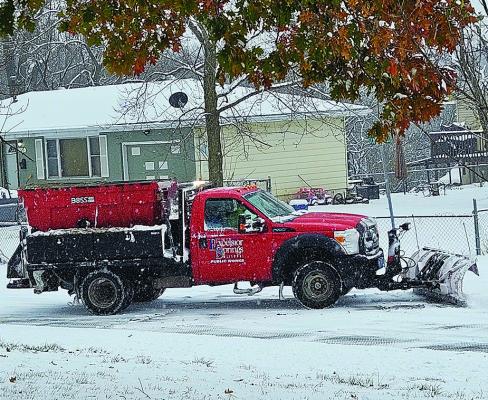 AN EXCELSIOR SPRINGS PUBLIC WORKS driver clears accumulating snow during the city’s first snowfall. MIRANDA JAMISON | Staff