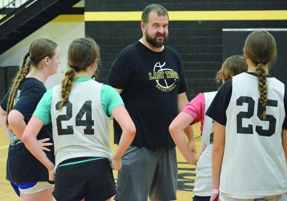 EXCELSIOR SPRINGS VARSITY girls basketball coach JD Biermann (center) shares his thoughts on the program’s summer camp for high schoolers and middle schoolers, along with information about a shootout competition in Branson. Coverage continues on page 15. SHAWN RONEY | Staff