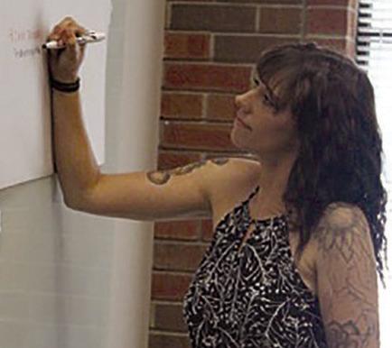 LEAD REPORTER Miranda Jamison organizes discussion topics during the newspaper’s first Strategic Council meeting, where participants explored ways to strengthen community journalism, improve outreach and build stronger reader connections. SHARON DONAT | Staff