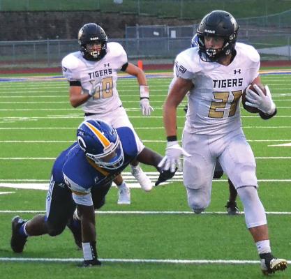 SENIOR TANNER PHILLIPS heads toward the sideline, looking for more running room during Excelsior Springs’ Sept. 18 road meeting with Center. DUSTIN DANNER | Staff