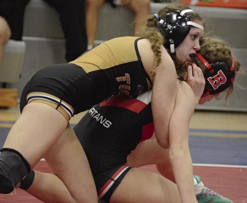 KENNEDI WINFORD (left) maintains control over Richmond’s Holly Meredith. PHOTOS BY SHAWN RONEY | Staff