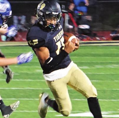 EXCELSIOR SPRINGS junior quarterback Dacey Hall looks to get around the edge against visiting Harrisonville. PROVIDED COURTESY OF TIM HARLAN