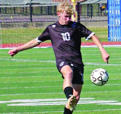 KOLIN KINCAID, shown during regular-season play at Winnetonka High School, has contributed to Exceslior Springs’ latest postseason run. DUSTIN DANNER | Staff