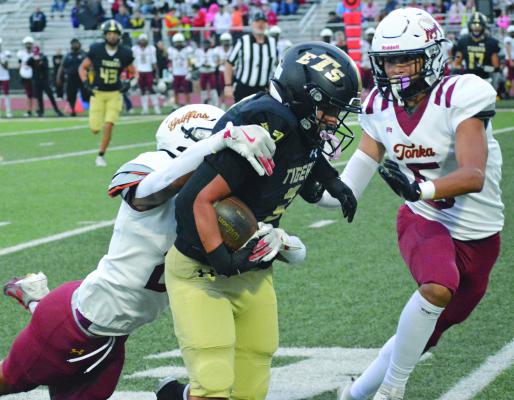 BRODIE SEELY (center) fights for yards after receiving a first-quarter pass from quarterback Landon Marcum during Excelsior Springs’ varsity 11-man football clash with Winnetonka. SHAWN RONEY | Staff