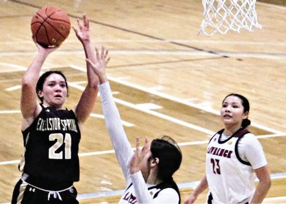ES girls hoopsters fall to Fort Osage, Lawrence to finish 2022