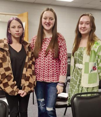 CHERYL GORE, CHEYENNE CARLYLE and Hailey McDade speak about student leadership during the Excelsior Springs school board meeting. MIRANDA JAMISON | Staff
