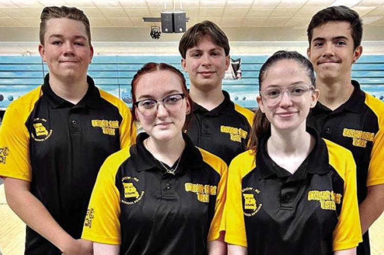 MEET SOME OF the Excelsior Springs High School club bowlers: front row (from left) Olivia Smith, Quinlynn Davis; back row, Brian Meek, Brody Hurla, Kylor Meek. DUSTIN DANNER | Staff