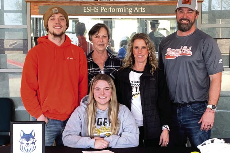 EXCELSIOR SPRINGS senior Daelyn Williams signs her letter of intent to play softball at Metropolitan Community College-Maple Woods in Kansas City with members of her family behind her. Pictured are, from left, brother Hunter Williams, grandmother Kenna Williams, mother Leigh Ann Williams and father Corey Williams. See story on page 7. DUSTIN DANNER | Staff