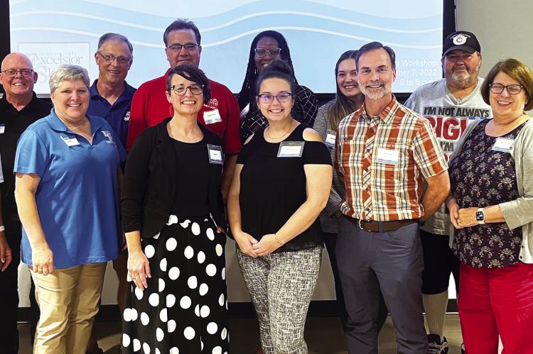 SOPHIA BALES | Staff VIREO MEMBERS Laurie Brown, Becca Pruett, Scott Schulte and Triveece Penelton meet with Excelsior citizens and city leaders Sept. 7 during a workshop to analyze the flooding problems in Excelsior Springs and develop long-term solutions to the situation.