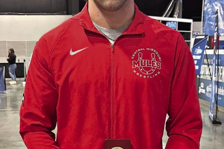 EXCELSIOR SPRINGS graduate Damon Ashworth displays his hardware after his fifth-place at the NCAA Division II national men’s wrestling tournament. Story on page 7. Submitted Photo