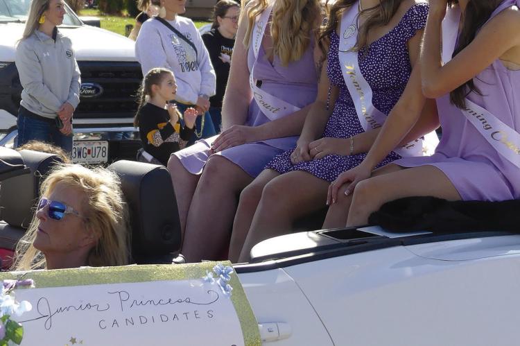 JUNIOR PRINCESS candidates Kenzlee McDaniels (from left), Ava Morton and Kaitlyn Harris ride in style in the homecoming parade.