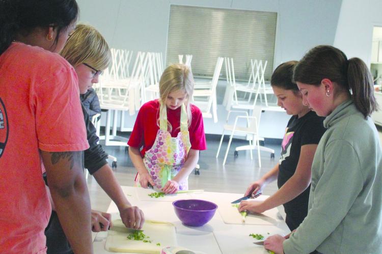 Community Center teaches kids how to chop vegetables