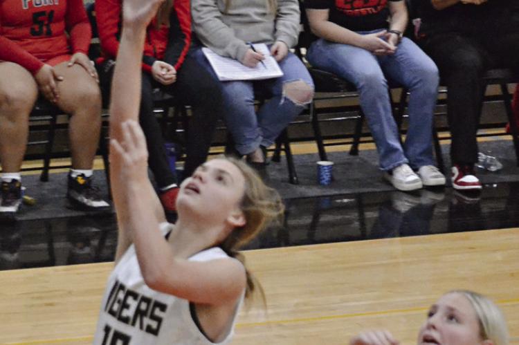 SENIOR ABBY RASH goes up for a layup during Excelsior Springs’ Dec. 18 home loss to Fort Osage. DUSTIN DANNER | Staff