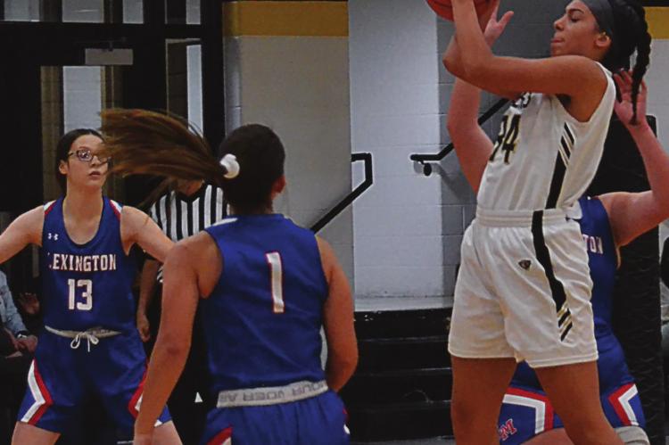 JUNIOR LILLIAN MAWBY goes up to receive a passing Excelsior Springs’ home opener against Lexington. DUSTIN DANNER | Staff