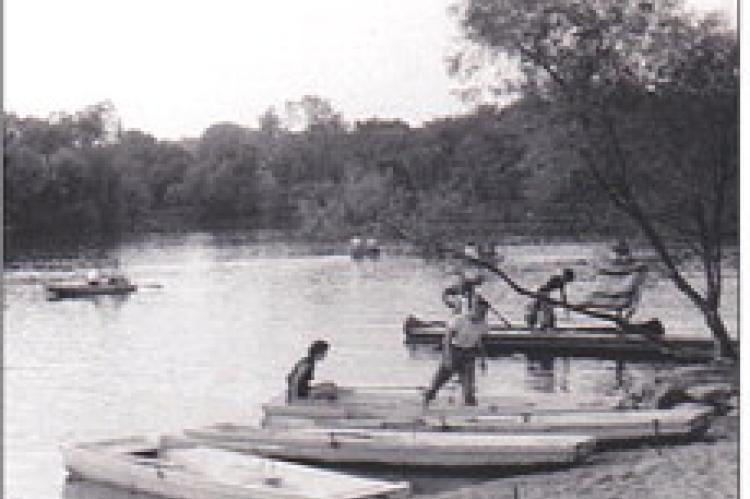 BOATS LINE Lake Doniphan in 1944 .