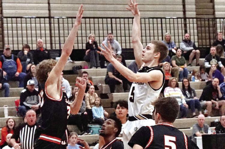 CARSON GHOLSON, an Excelsior Springs junior, puts up a floater for two points last week during a home meeting with Oak Grove in varsity boys basketball. TIM HARLAN | Submitted